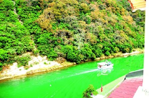 Doppelzimmer, Terrasse, Flussblick | Blick vom Balkon