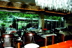 Kahvaltı, öğle yemeği sunulur, Türk mutfağı, açık havada yemek 