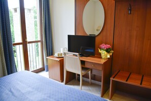 Junior Suite | Room amenity - Tenuta Larenzania (Dogliani)