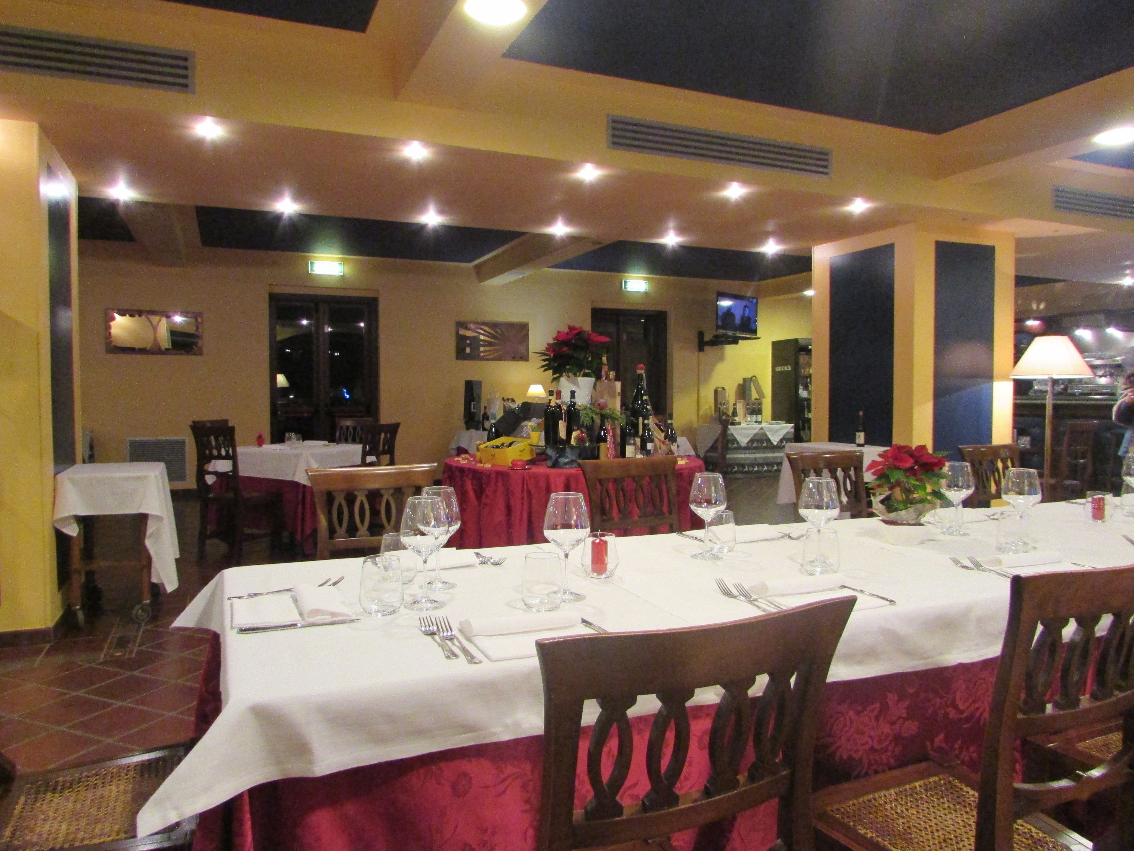 Déjeuner et dîner servis sur place, spécialités Cuisine italienne