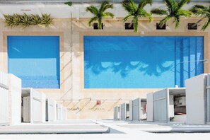 2 piscinas al aire libre, cabañas de piscina gratuitas, sombrillas