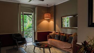 Cacao Suite | Minibar, in-room safe, desk, WiFi