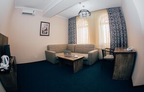 Suite | Wohnzimmer | LCD-Fernseher