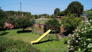 Children’s play area – outdoor