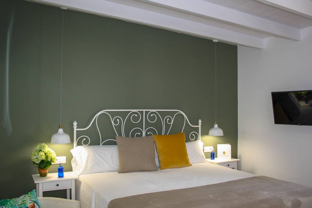 Down duvets, iron/ironing board (on request), rollaway beds, free WiFi