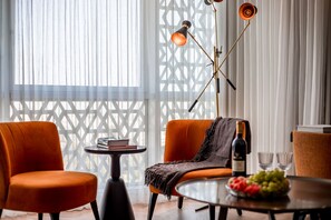 Suite, 1 King Bed, Non Smoking