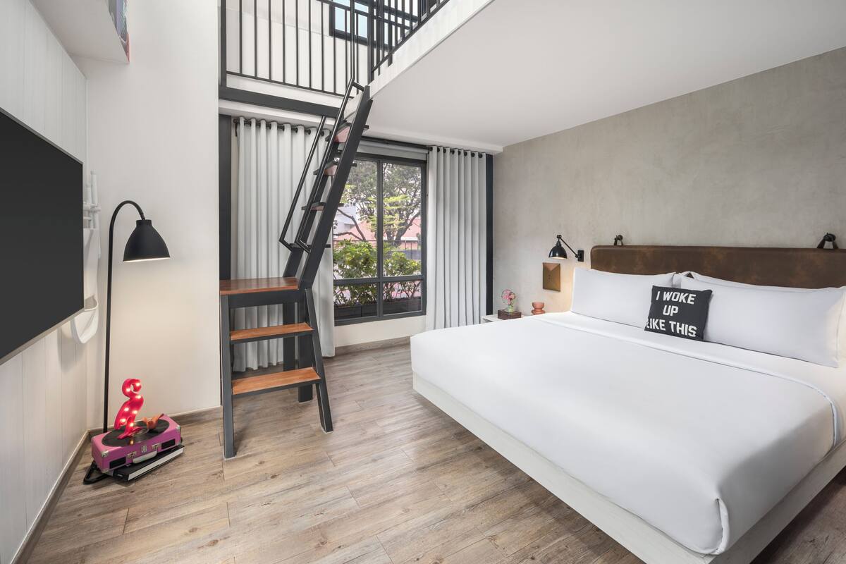Duplex Suite | Bantalan ekstra lembut, brankas, meja kerja, dan Wi-Fi gratis