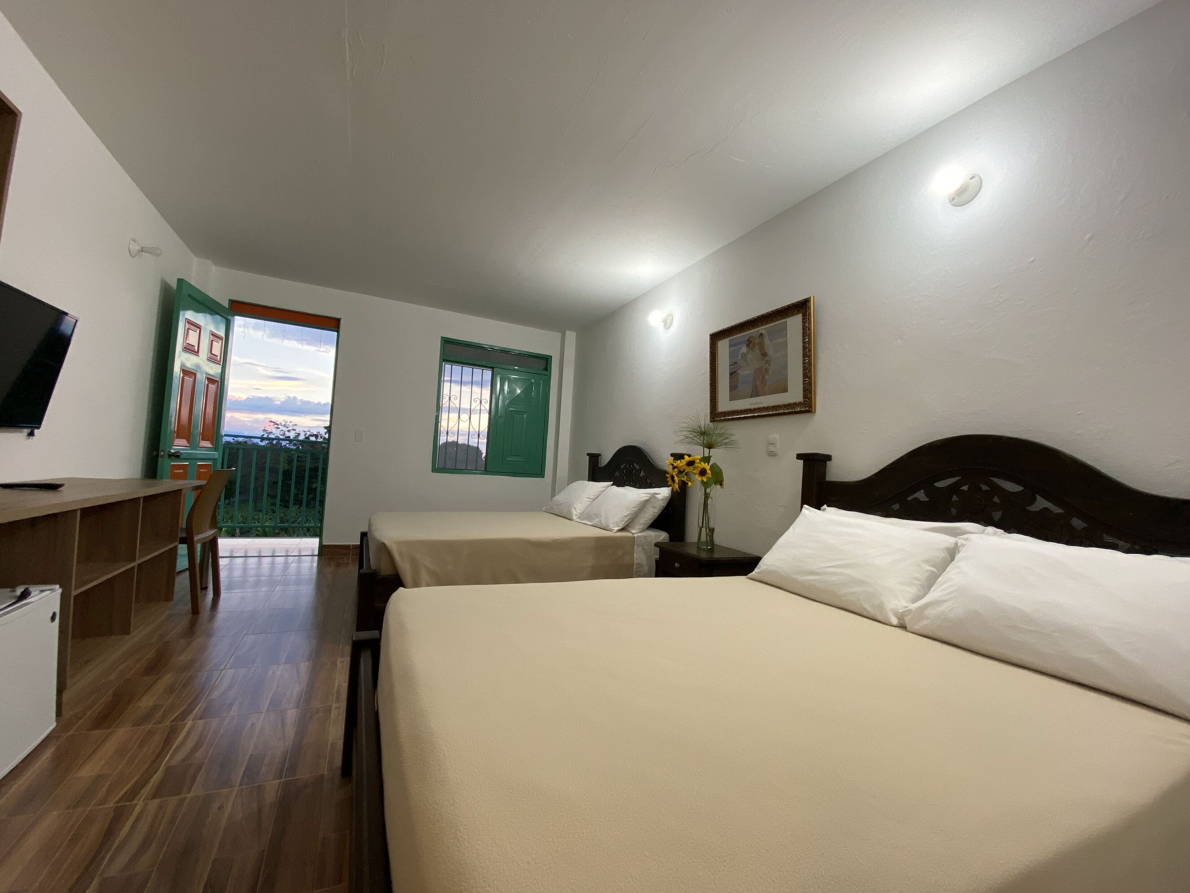 triple room | 1 bedroom, in-room safe, desk, iron/ironing board