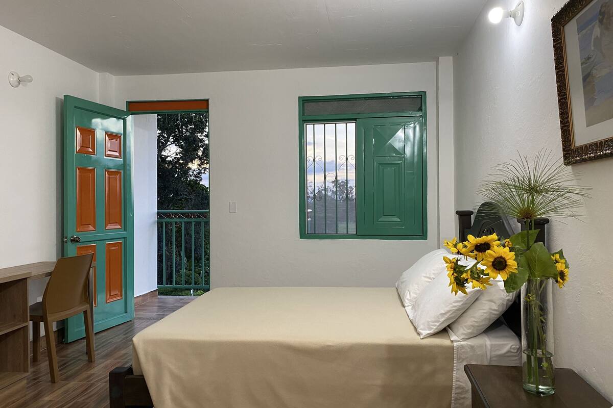 triple room | 1 bedroom, in-room safe, desk, iron/ironing board