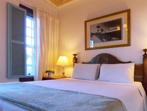 أغطية فراش متميزة وخزنة داخل الغرفة وواي فاي مجانًا