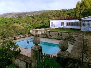 حمّام سباحة خارجي