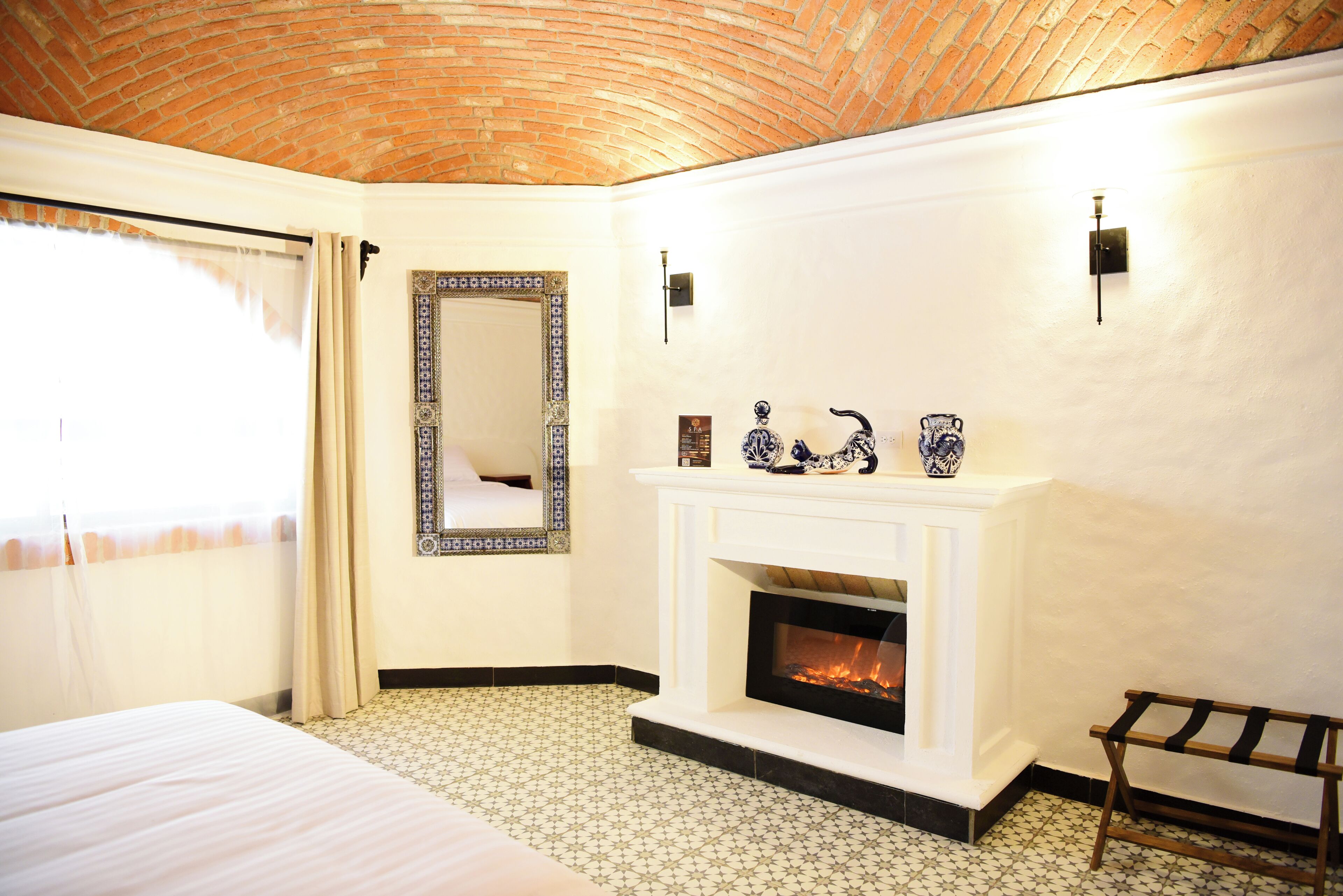 Basic Room | Premium bedding, individually decorated, iron/ironing board, bed sheets