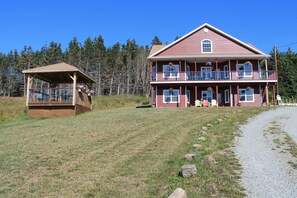 Exterior - The Fiddle and The Sea B&B (Port Hood)
