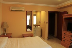 Bureau, fer et planche à repasser, Wi-Fi gratuit