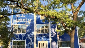 A blue building with the sign "SLC Hostel" and a fish mural. - SLC Hostel (Salt Lake City)
