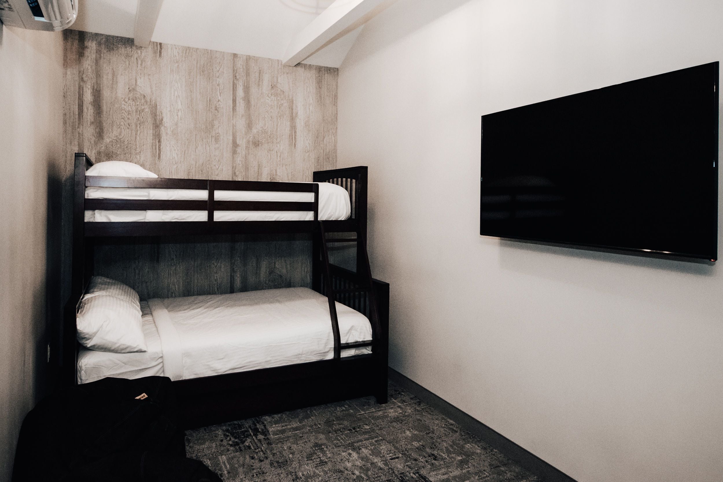 deluxe suite | premium bedding, soundproofing, free wifi, bed sheets