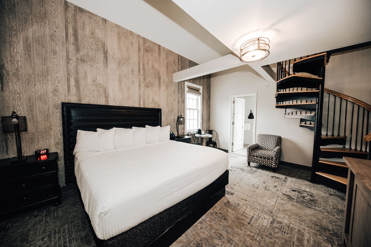 deluxe suite | premium bedding, soundproofing, free wifi, bed sheets