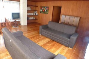 Grand Chalet | Living room | TV - Chales Vill' Agi (Campos do Jordão)