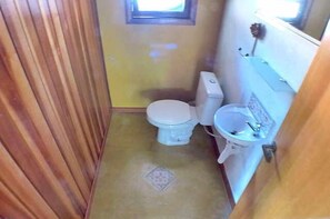 Chalet | Bathroom | Shower, towels