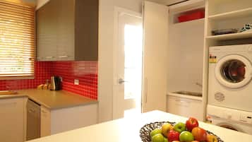 Maison, 2 chambres | Restauration dans la chambre