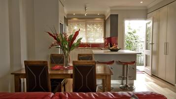 2 Bedroom Villa with 1.5 Bathrooms | In-room dining