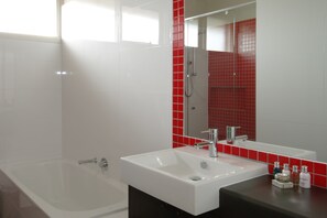 2 Bedroom Villa with 1.5 Bathrooms | Bathroom