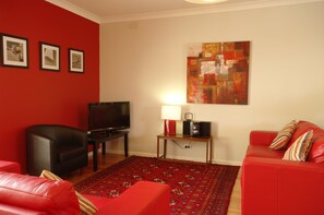 2 Bedroom Villa with 1.5 Bathrooms | Living area