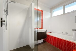 Bathroom - Boutique Stays - Sandyside 3 (Sandringham)