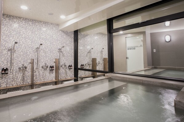 Economy-Einzelzimmer, Nur Frauen, Nichtraucher, Gemeinschaftsbad | Badezimmer | Dusche, Regendusche, Hausschuhe, Handtücher