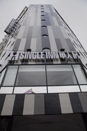 Front of property - Single Inn Kaohsiung Station Hostel (Kaohsiung)