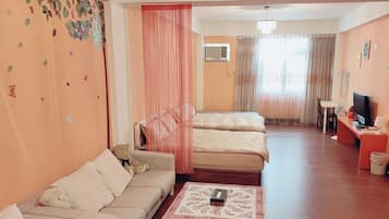 Quarto quádruplo | Escrivaninha, cortinas blackout, camas extras/dobráveis (sobretaxa)