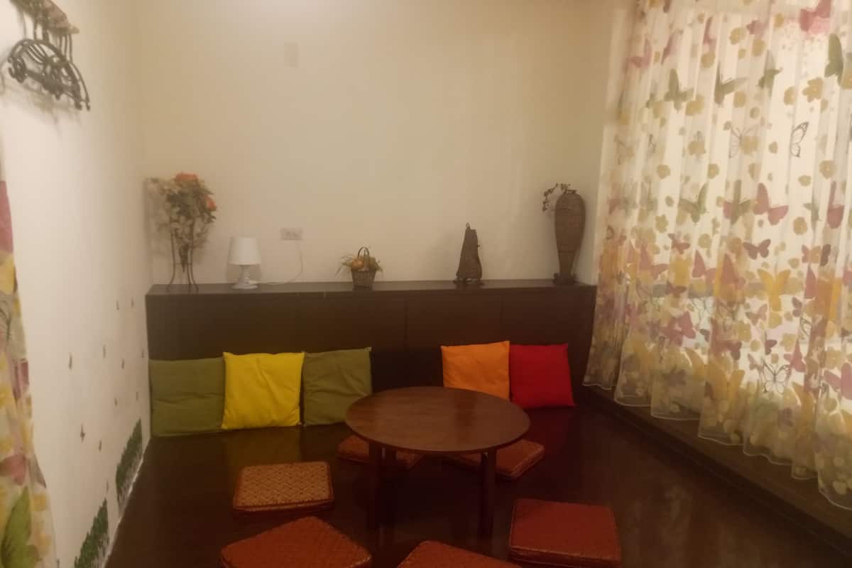 Room (6-Person) | Desk, blackout drapes, rollaway beds (surcharge), WiFi (free)