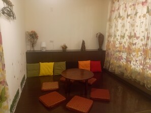 Room (6-Person) | Desk, blackout drapes, rollaway beds, free WiFi - Tainan Here Hostel (Tainan)