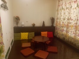 六人房 | 書桌、遮光布/窗簾、折疊床/加床、免費無線上網