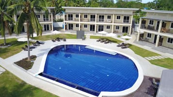 Outdoor pool, sun loungers