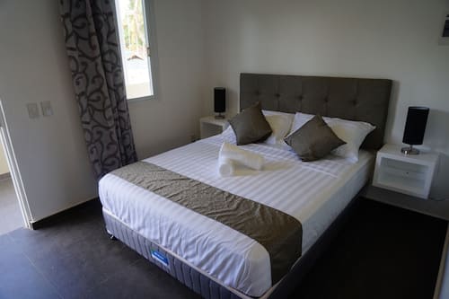Queen Suite with Pool View | Minibar, in-room safe, desk, soundproofing