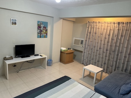 Standard Double Room | Desk, blackout drapes, free WiFi
