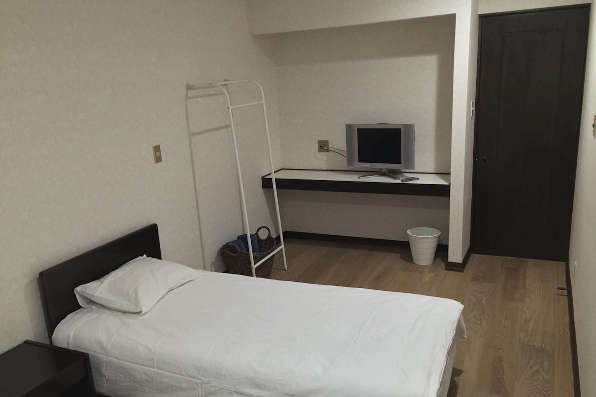 Comfort Double Room, 2 Single Beds, Shared Bathroom | Laptop workspace, free WiFi, bed sheets
