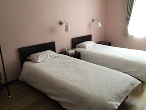 Deluxe Double Room, Private Bathroom | Laptop workspace, free WiFi, bed sheets - White Rose Inn (Hachimantai)