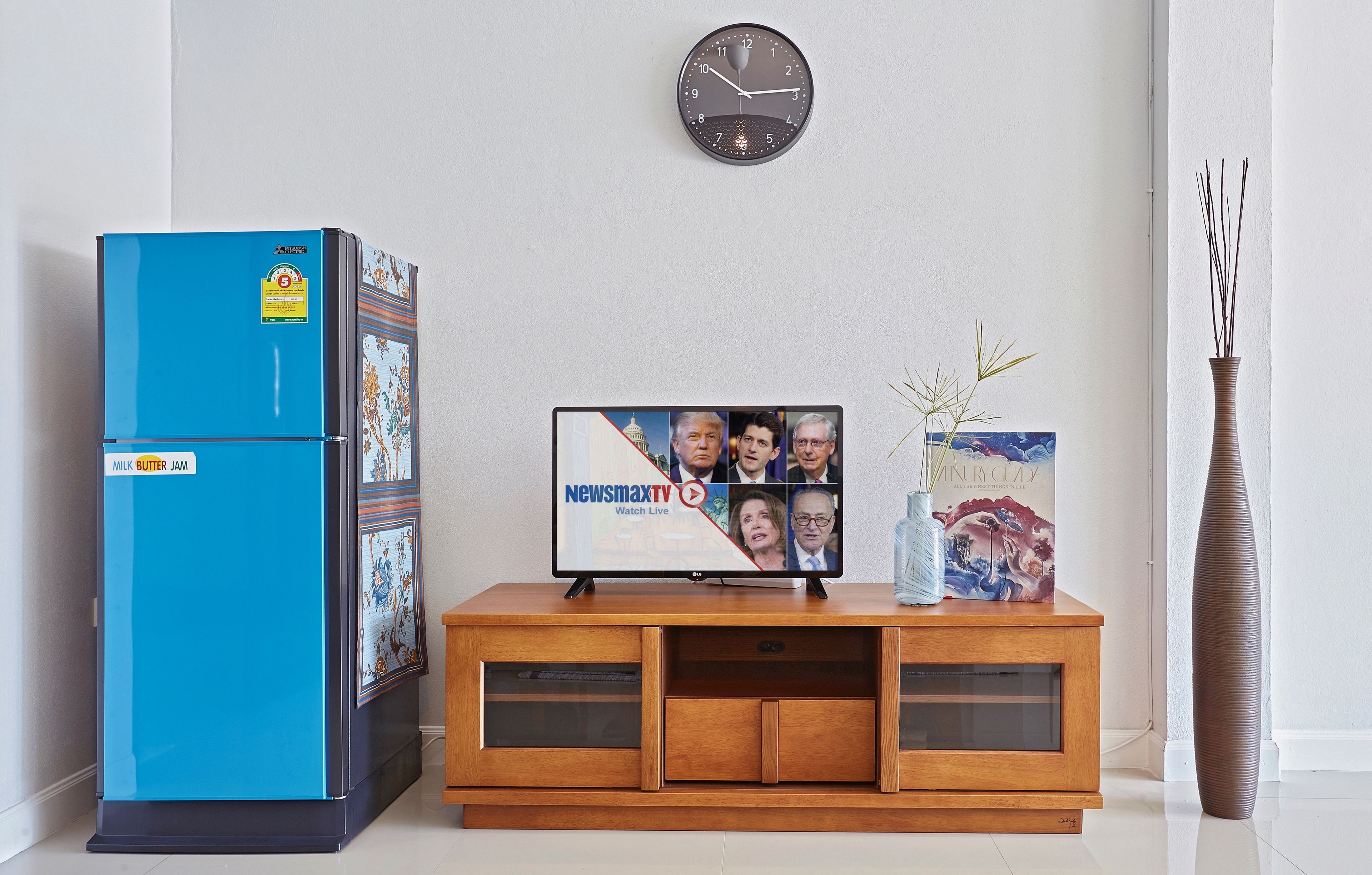 family townhome, 2 bedrooms, 2 bathrooms | living room | 26-inch led tv with digital channels, tv