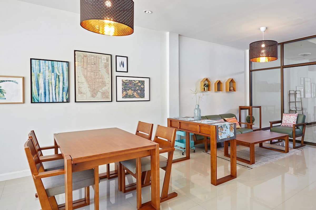 Family Townhome, 2 Bedrooms, 2 Bathrooms | Living area | 26-inch LED TV with digital channels, TV
