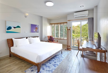 In-room safe, desk, blackout drapes, soundproofing