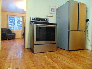 Deluxe House, 3 Bedrooms, Kitchen | Private kitchen - Just You Vacation Home (Gilbert Plains)