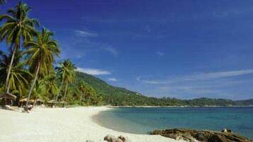Beach nearby, white sand, sun-loungers, beach umbrellas