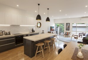 3 Bedroom House with 2.5 Bathrooms | Private kitchen - BOUTIQUE STAYS - Central Park (South Melbourne)