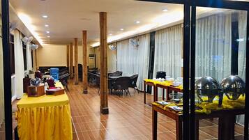 Petit déjeuner préparé sur commande (299 PHP par personne)