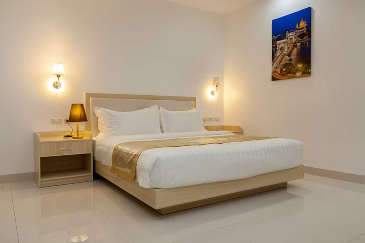 Quarto luxo | Frigobar, cofres nos quartos, escrivaninha, Wi-Fi de cortesia