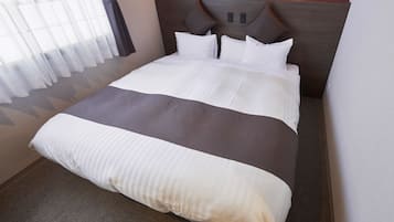 Hollywood Twin Room | Iron/ironing board, free WiFi
