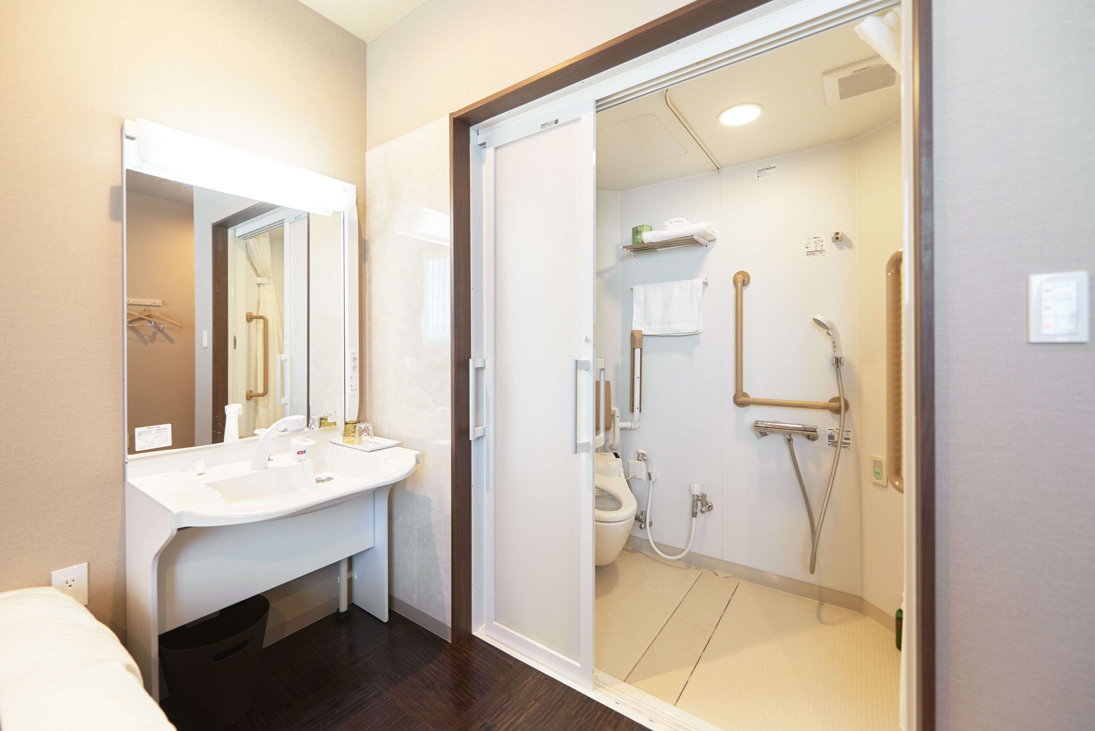universal room | bathroom amenities | shower, free toiletries, slippers, electronic bidet