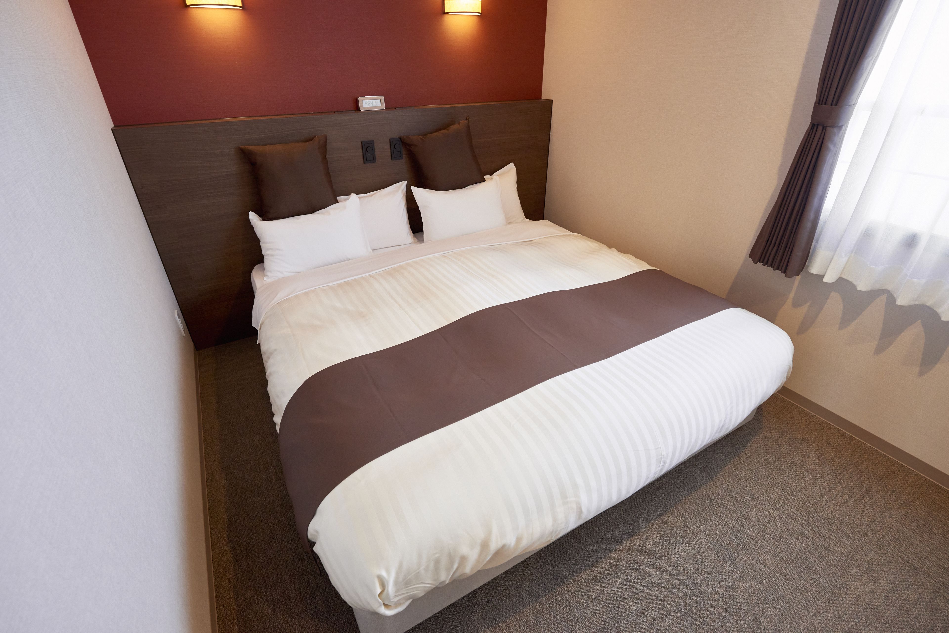 superior hollywood twin room | 1 bedroom, iron/ironing board, free wifi